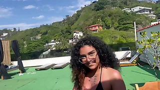 Novinha casada de 18 anos perde o telefone e vazam vídeos transando na praia do recreio